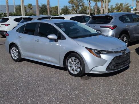 Used 2022 Toyota Corolla LE image 2
