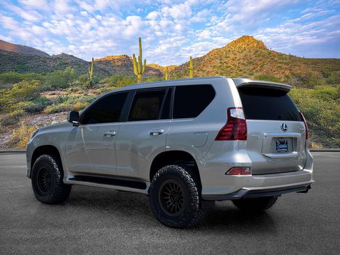 Used 2022 Lexus GX 460 Premium w/ Accessory Package AWD/4WD image 7