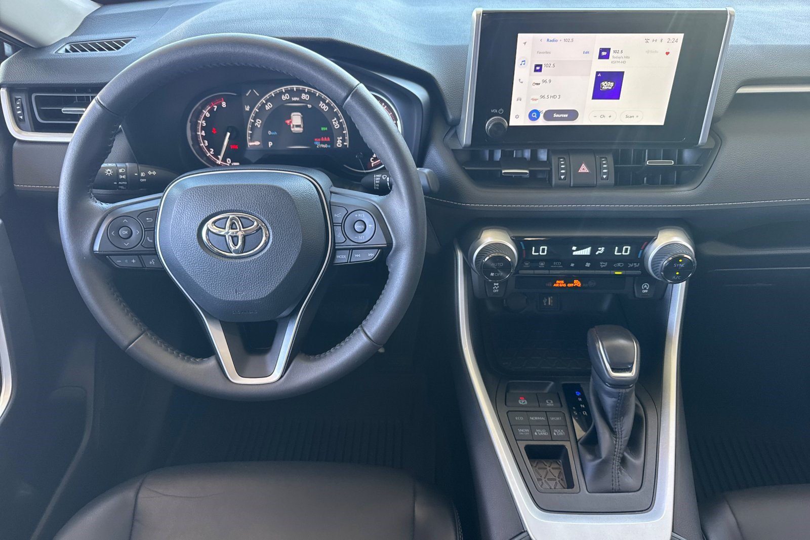 Certified 2025 Toyota RAV4 XLE Premium AWD/4WD image 31