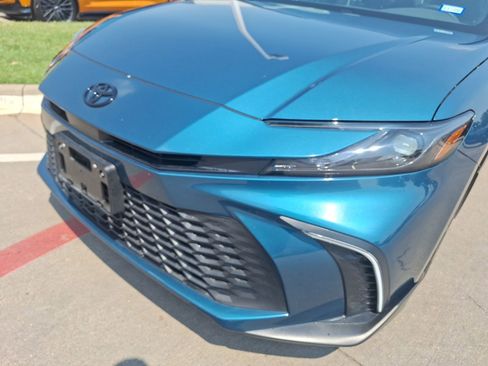 Used 2025 Toyota Camry SE image 10