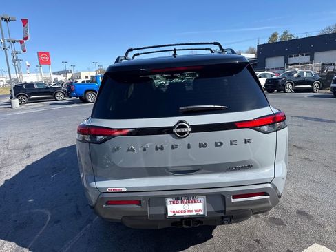 New 2026 Nissan Pathfinder Platinum w/ Cargo Package FWD image 4
