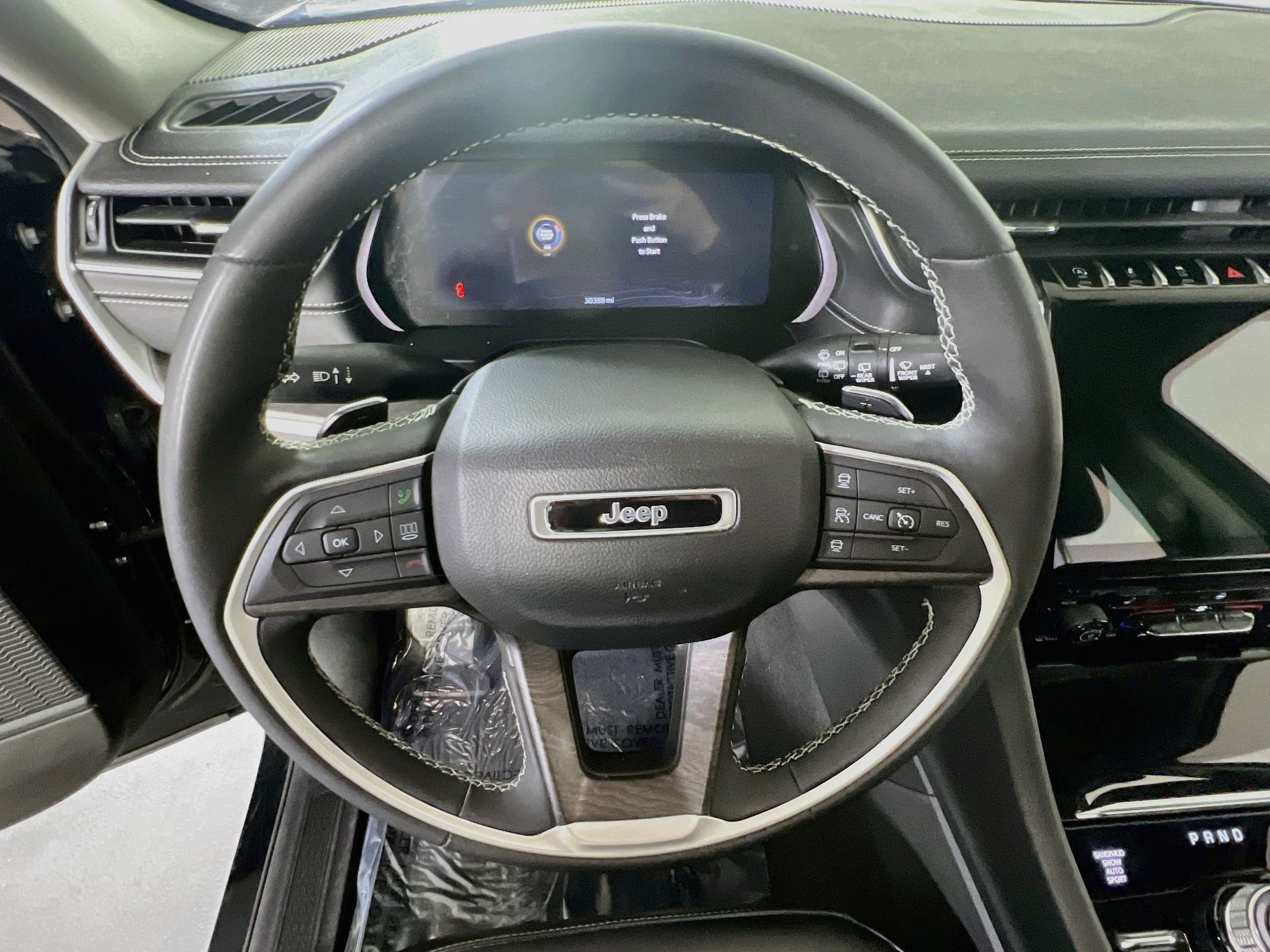 Used 2023 Jeep Grand Cherokee Limited AWD/4WD image 11