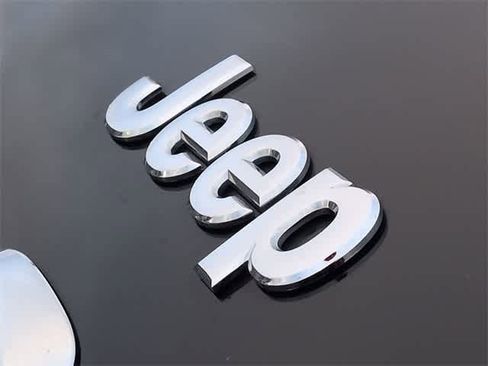 Used 2018 Jeep Cherokee Limited w/ Trailer Tow Group image 12