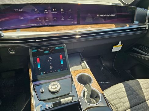 New 2026 Cadillac Escalade Platinum Sport w/ LPO, ONYX Package AWD/4WD image 32