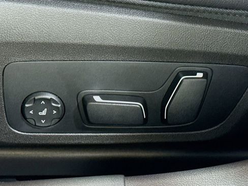 New 2026 BMW 330i Sedan w/ M Sport Package image 4