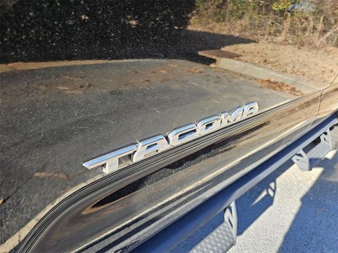 Used 2019 Toyota Tacoma TRD Off-Road image 5