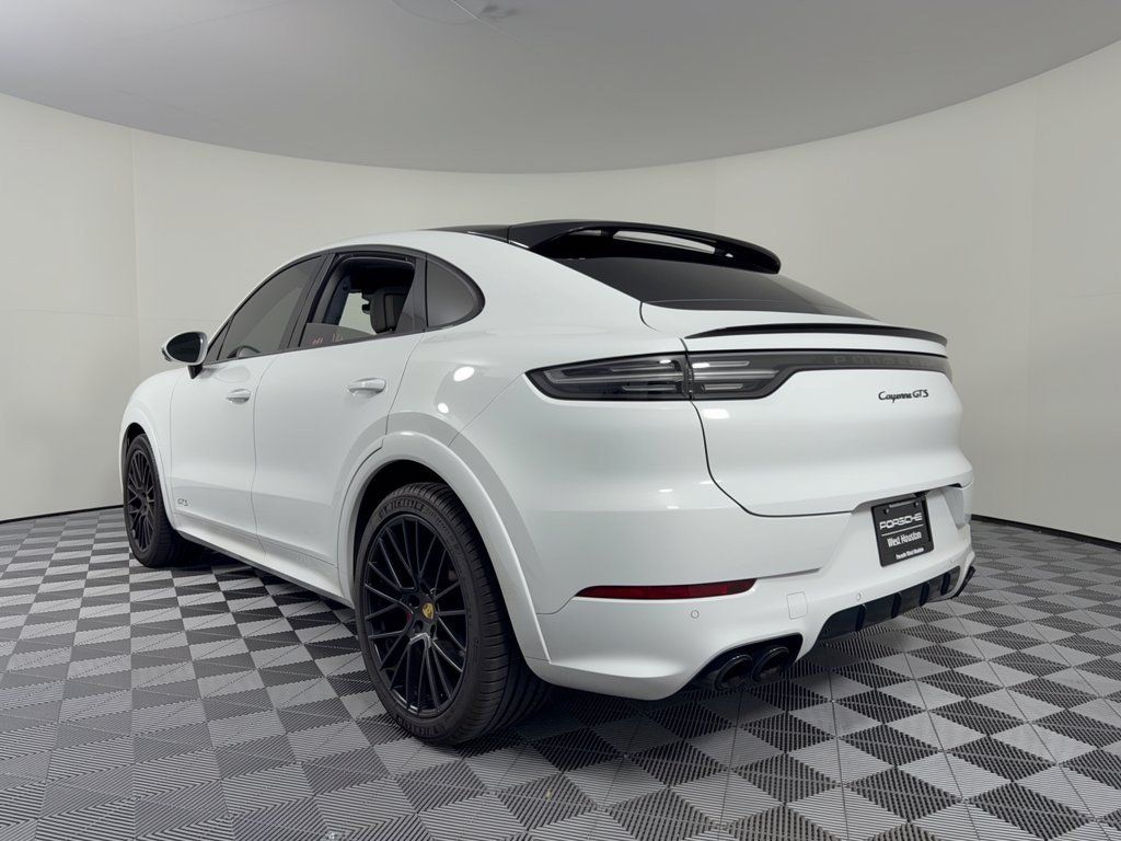 Used 2022 Porsche Cayenne GTS AWD/4WD image 3