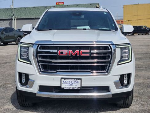 Used 2024 GMC Yukon XL SLT image 2