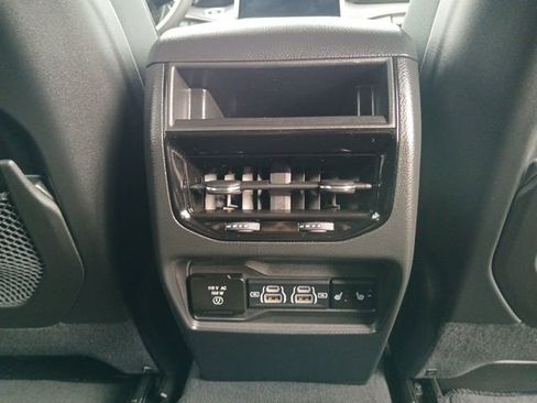 Used 2024 Jeep Grand Cherokee Limited image 14