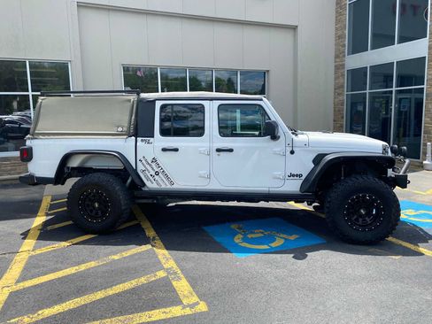 Used 2022 Jeep Gladiator Sport w/ Trailer Tow Package AWD/4WD image 13