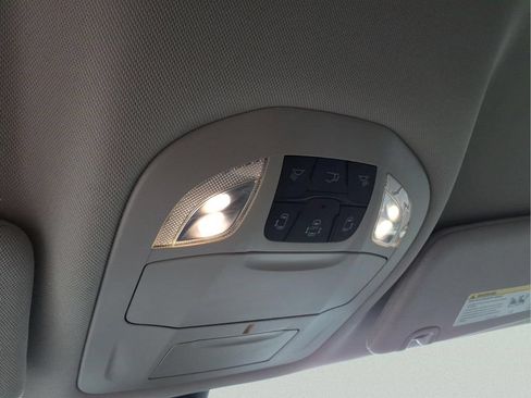 Used 2024 Chrysler Pacifica Touring-L FWD image 25