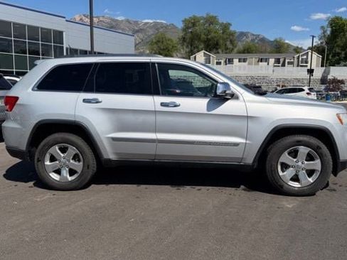 Used 2013 Jeep Grand Cherokee Limited AWD/4WD image 2