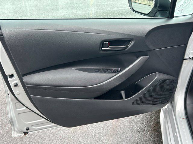 Used 2024 Toyota Corolla LE w/ LE Convenience Package FWD image 18