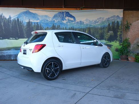 Used 2016 Toyota Yaris SE image 6
