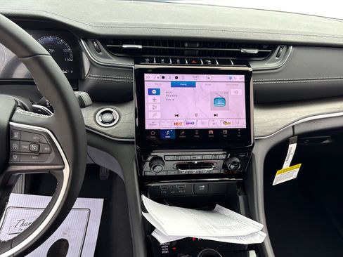 New 2025 Jeep Grand Cherokee Limited w/ Trailer Tow Package image 16