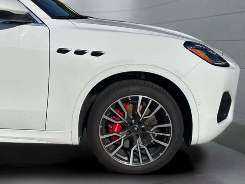 New 2025 Maserati Grecale GT image 6