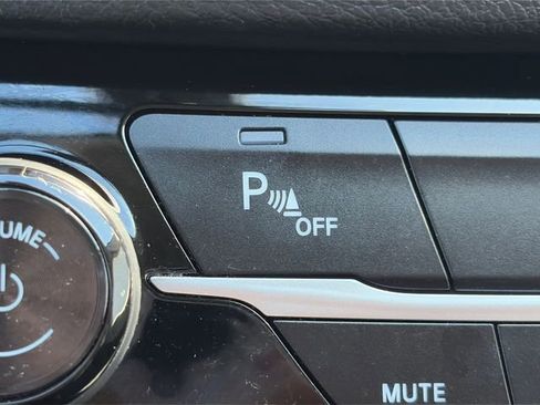 Used 2019 Chrysler Pacifica L FWD image 43