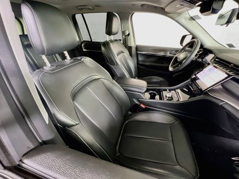 Used 2022 Jeep Grand Cherokee Limited w/ Luxury Tech Group II image 28