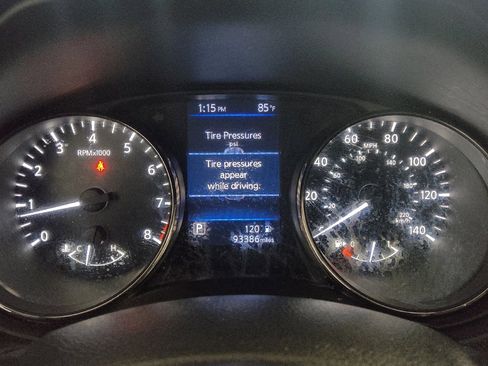 Used 2020 Nissan Rogue SV FWD image 23