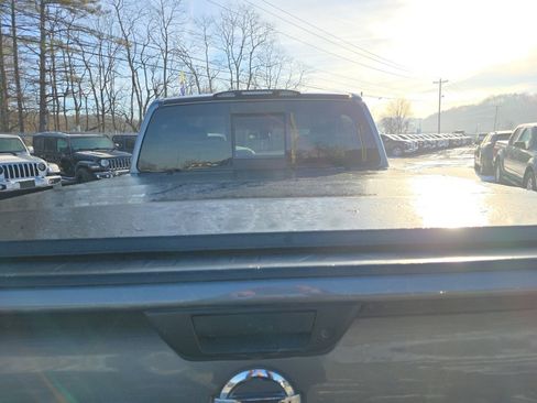 Used 2018 Nissan Titan SV w/ SV Convenience Package image 32