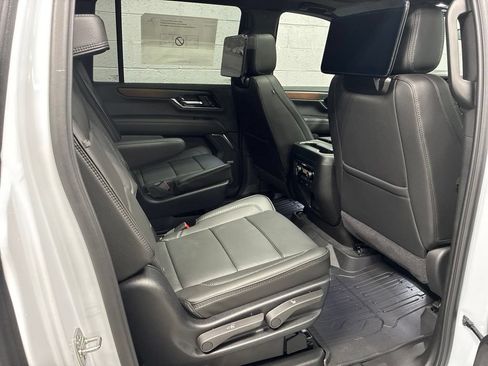 New 2026 GMC Yukon XL Denali w/ Denali Reserve Package AWD/4WD image 11