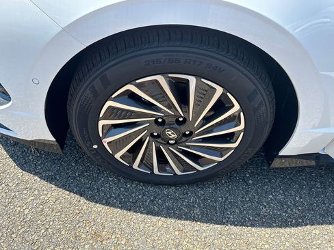 New 2025 Hyundai Sonata Limited image 21