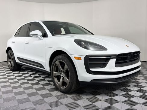 Certified 2024 Porsche Macan image 7
