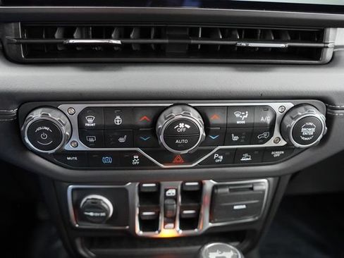 Certified 2025 Jeep Wrangler Unlimited Sahara w/ Safety Group image 25