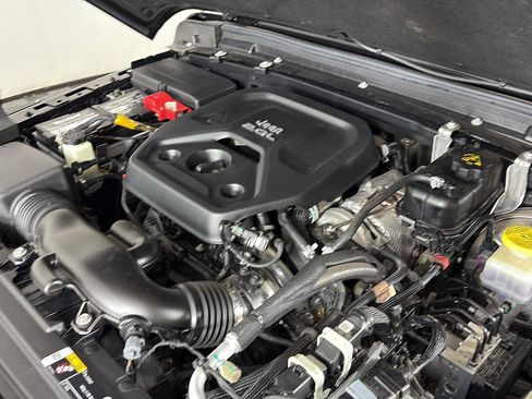 Used 2022 Jeep Wrangler Unlimited Sahara image 11