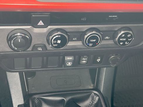 Certified 2018 Toyota Tacoma TRD Off-Road AWD/4WD image 19