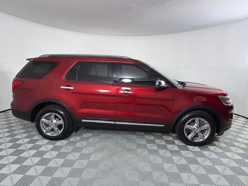Used 2018 Ford Explorer XLT FWD image 4
