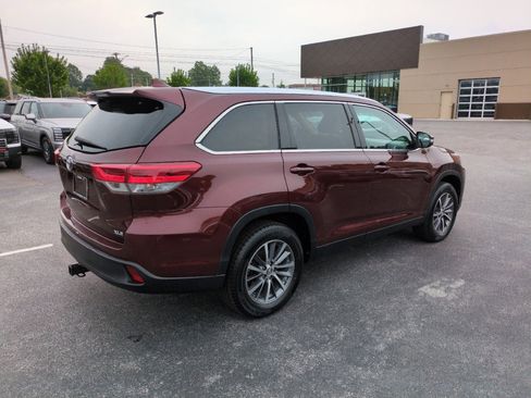 Used 2019 Toyota Highlander XLE FWD image 5