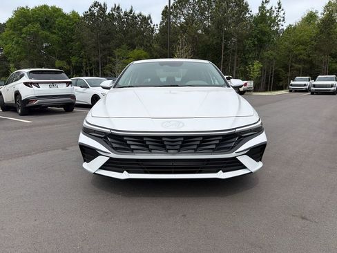 New 2026 Hyundai Elantra SE FWD image 2