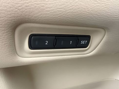 Used 2015 Nissan Pathfinder Platinum AWD/4WD image 14