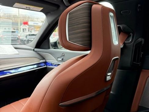 Used 2025 BMW 760i xDrive w/ Executive Package image 22