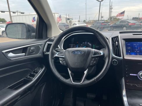 Used 2020 Ford Edge Titanium FWD image 17