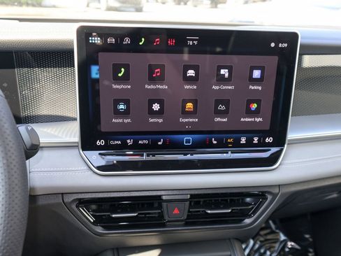 New 2026 Volkswagen Tiguan SE R-Line AWD/4WD image 19