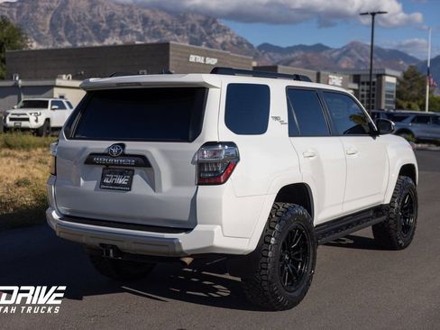 Used 2022 Toyota 4Runner TRD Off-Road image 10