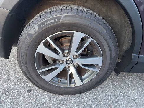 Used 2018 Toyota RAV4 XLE image 10