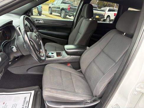 Used 2019 Jeep Grand Cherokee Laredo image 12