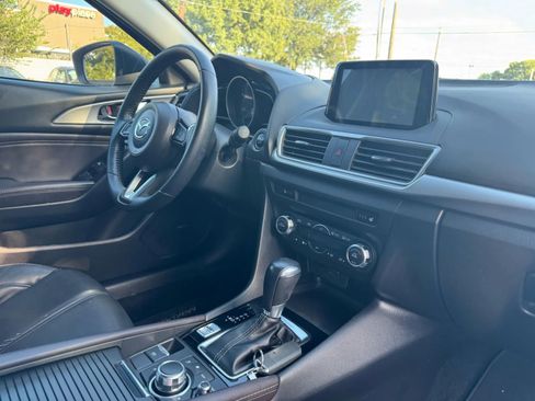 Used 2018 MAZDA MAZDA3 Touring image 19