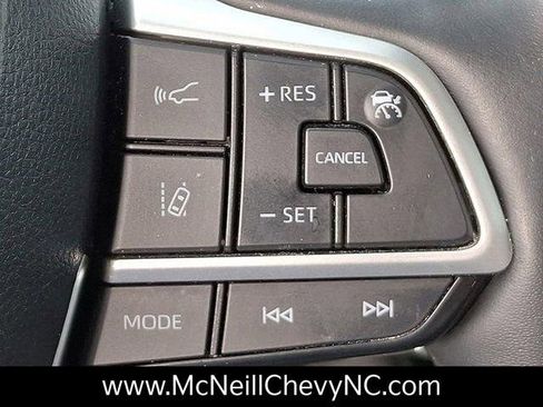 Used 2023 Toyota Highlander L image 22