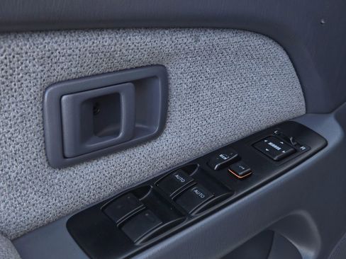 Used 2000 Toyota 4Runner SR5 image 34