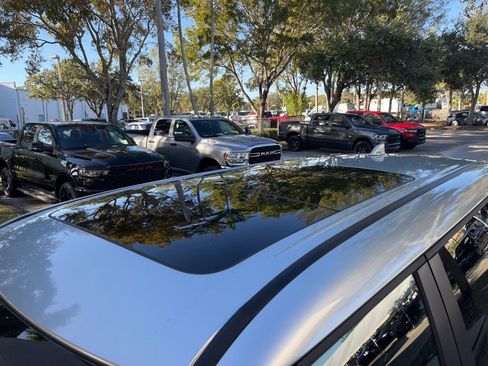 New 2025 Mitsubishi Outlander SE image 12