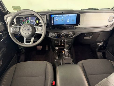 Used 2025 Jeep Wrangler Unlimited Sahara w/ Safety Group AWD/4WD image 13