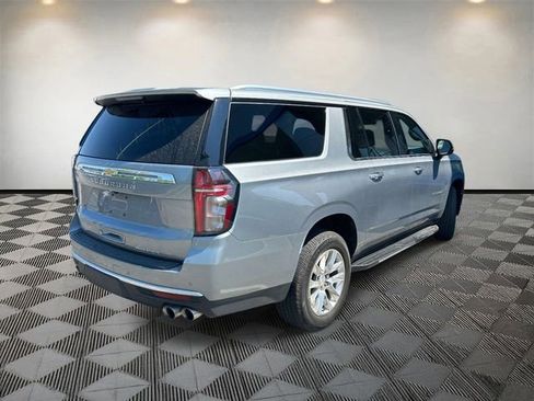 Used 2023 Chevrolet Suburban Premier image 5