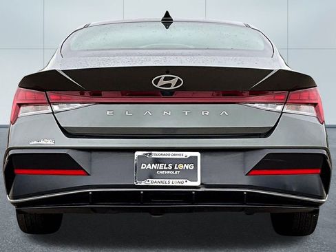 Used 2024 Hyundai Elantra SEL w/ Convenience Package image 4