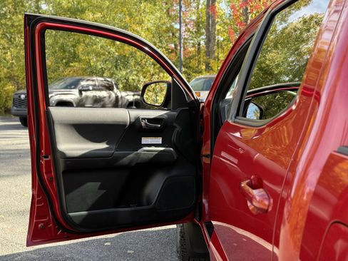 Used 2019 Toyota Tacoma TRD Off-Road image 26