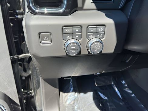Used 2024 GMC Sierra 2500 Denali AWD/4WD image 15