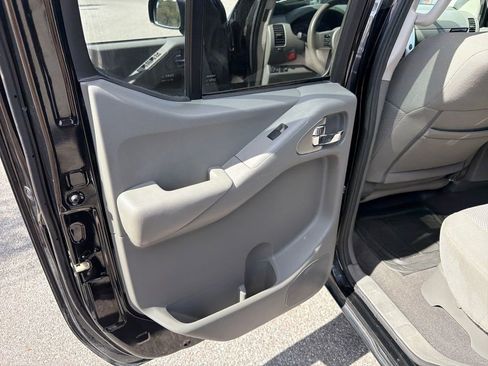 Used 2019 Nissan Frontier SV image 17